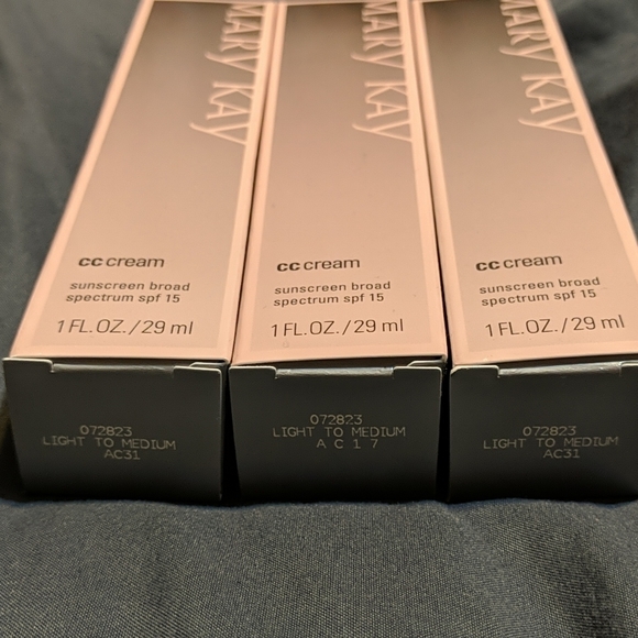 MK CC Cream light to medium shade - Picture 4 of 7